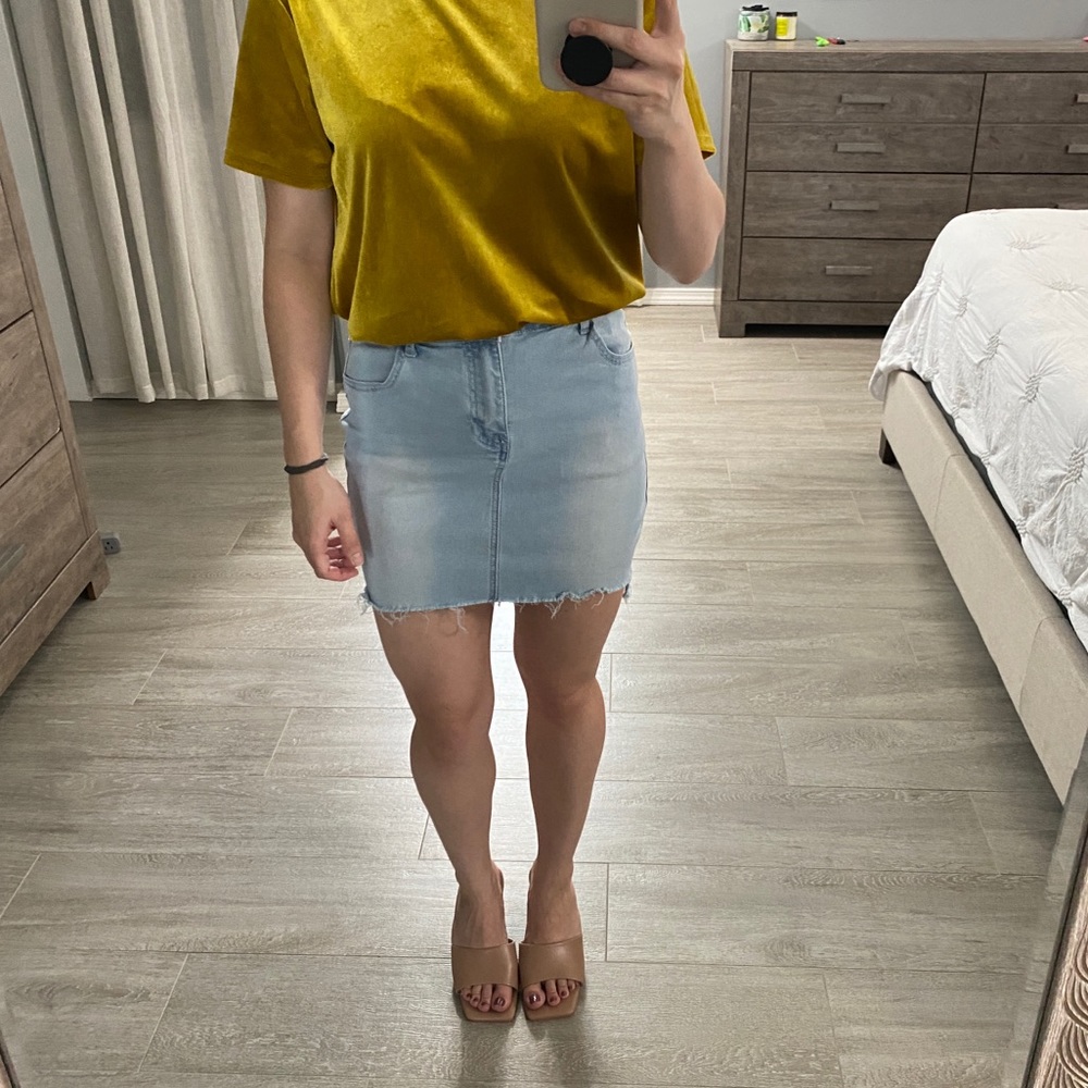 Forever 21 stretchy distressed denim skirt